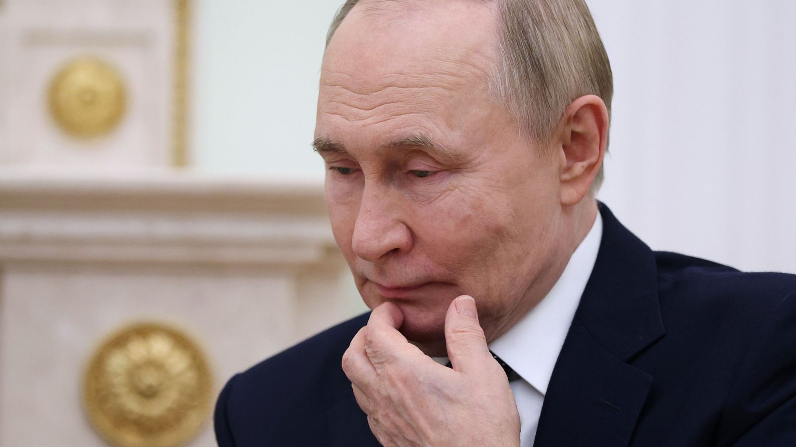 "Stabilität sichtbar": Geht Putins Wirtschaft "den Bach runter"?
