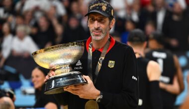 Basketball: Trainer-Held Alex Mumbru nach EM-Triumph aus dem Flieger in die Klinik | Sport