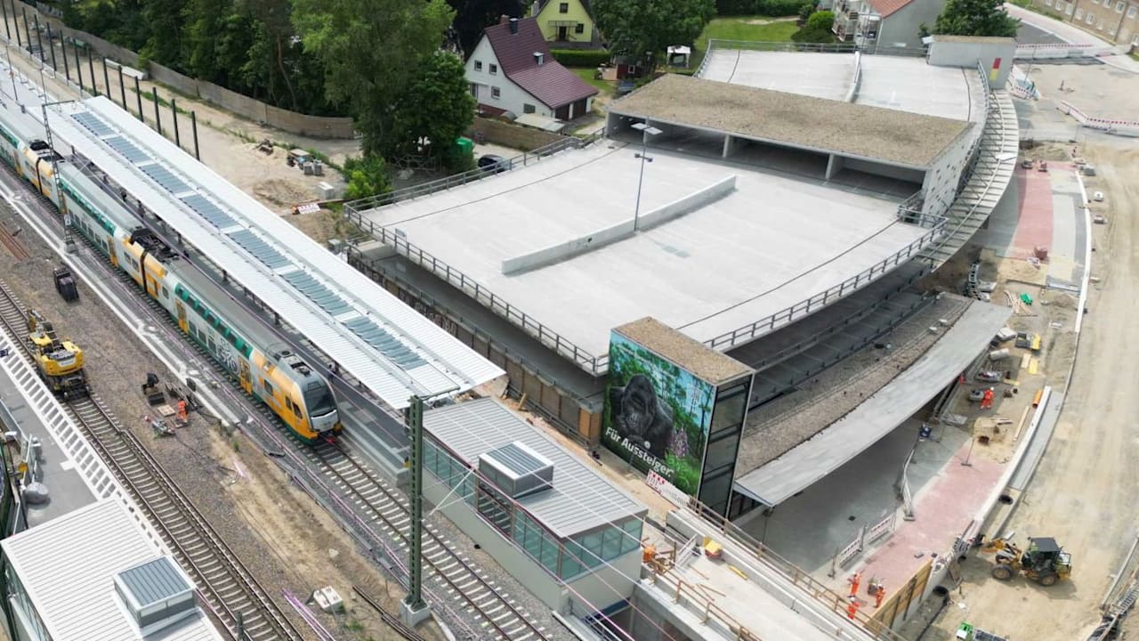 Pendler profitieren enorm: Bahnhof bei Berlin nach Umbau wiedereröffnet | Regional