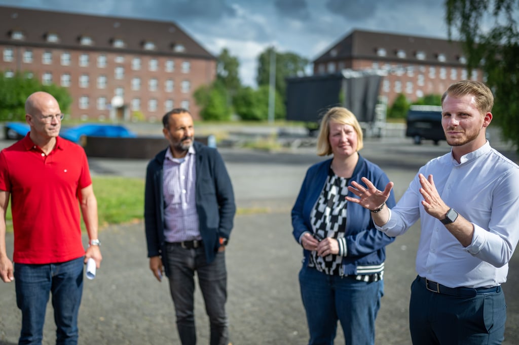 Bielefeld: SPD-Generalsekretär besucht die Rochdale-Kaserne