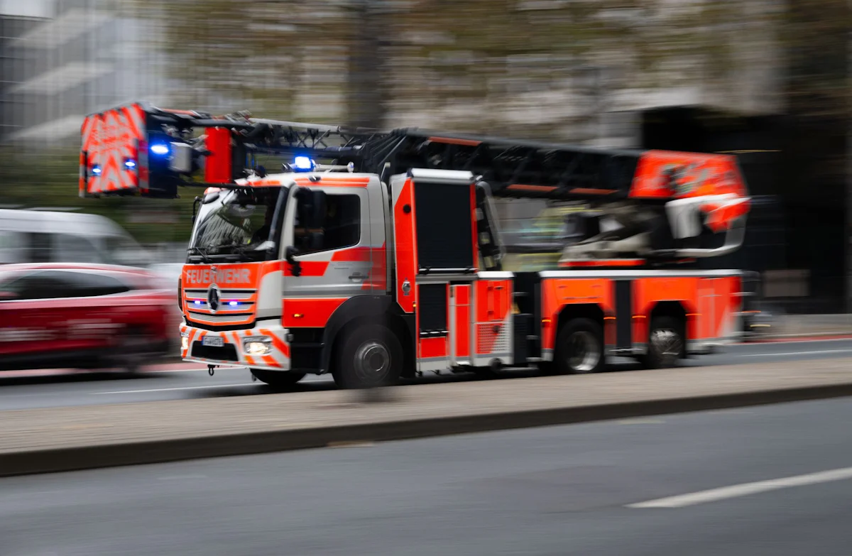 Feuer im Norden Berlins - Brand in Gartencenter - keine Verletzten - Panorama