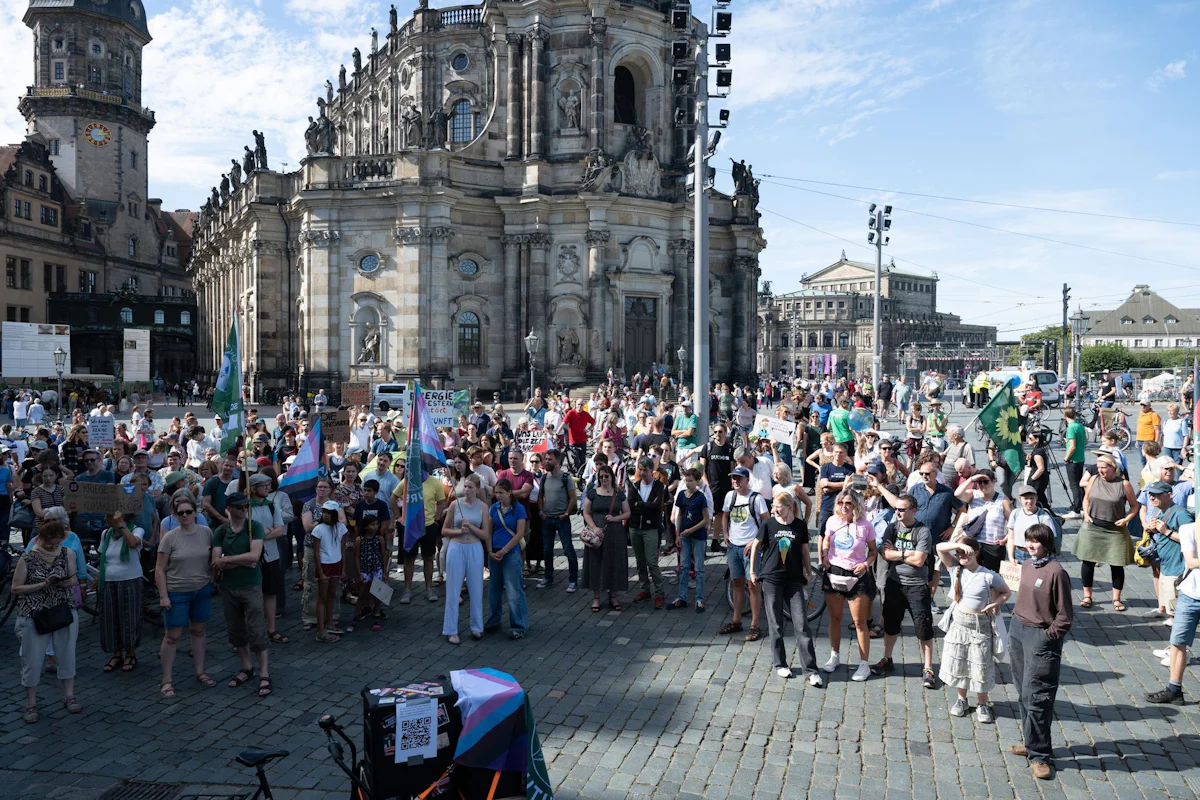 Klimaprotest - Hunderte demonstrieren in Dresden für Energiewende - Politik