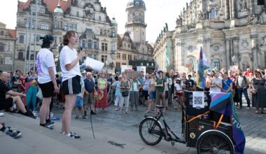 Hunderte demonstrieren in Dresden für Energiewende