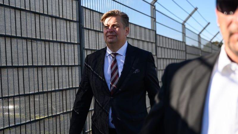 Der AfD-Bundestagsabgeordnete Maximilian Krah kommt vor Gericht an: