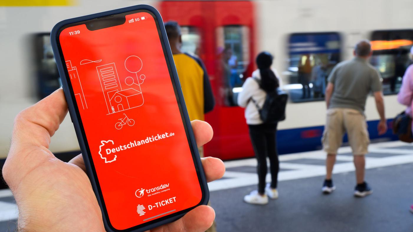 Deutschlandticket könnte schon bald 64 Euro kosten