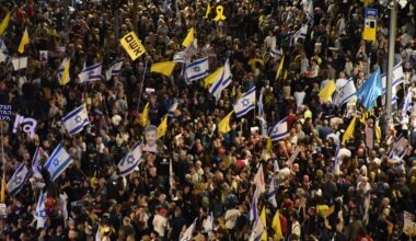 Israel beginnt Offensive in Gaza: Zehntausende protestieren | Politik