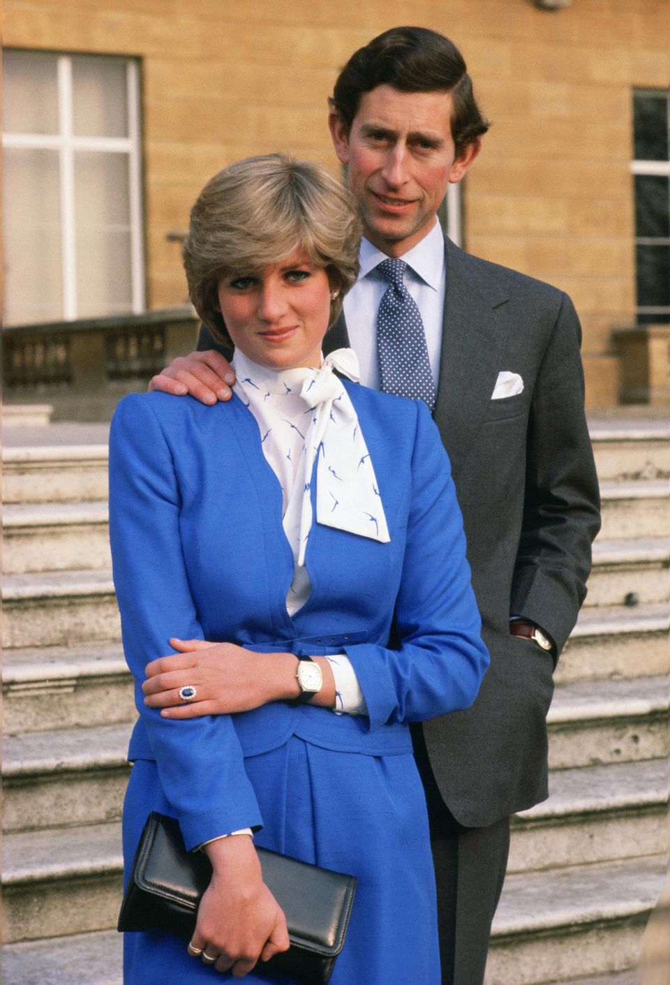 Auch Diana liebste ihre "Bow" und machte den Look zum Trend.