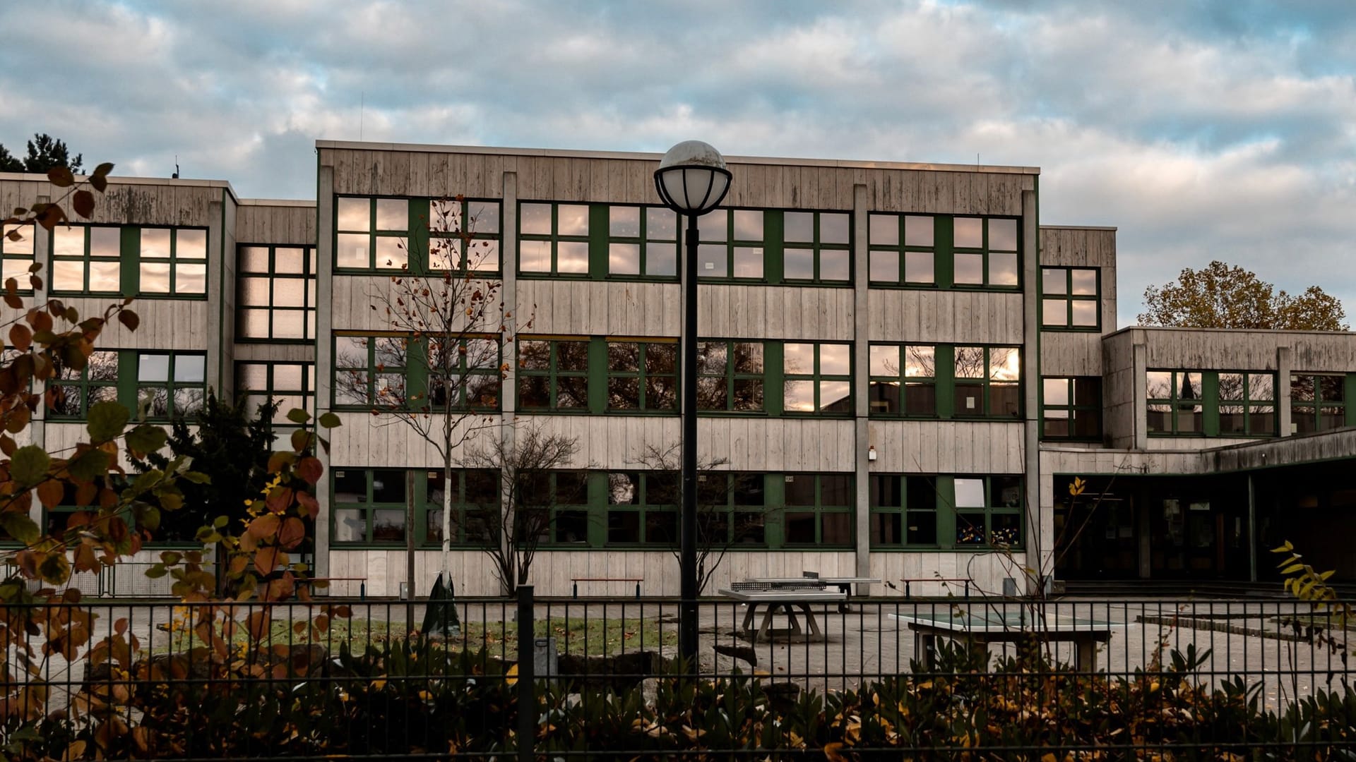 Die Gesamtschule Erle in Gelsenkirchen (Archivbild): Eine Schülerin soll die komplette Abi-Kasse geplündert haben.