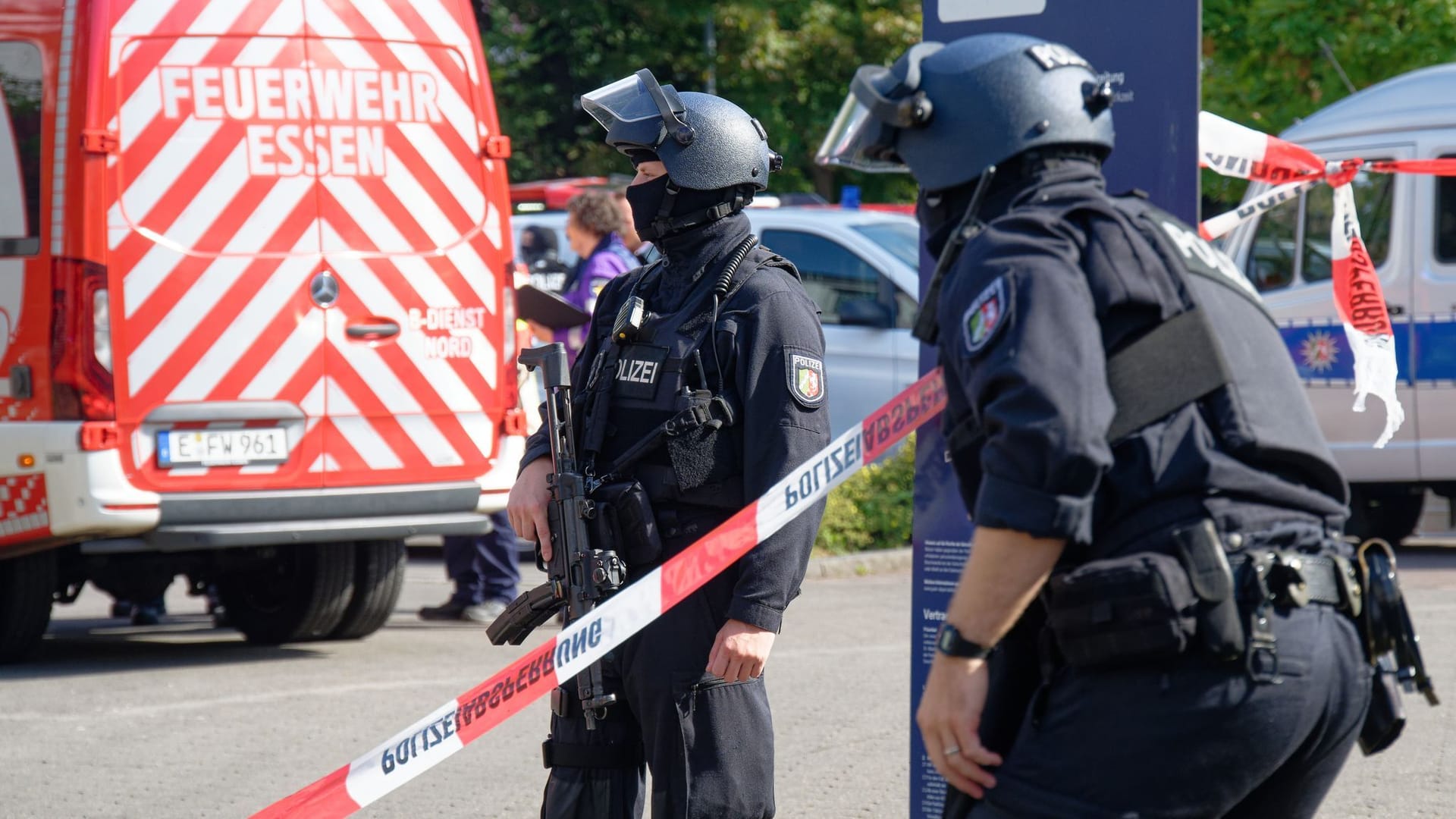 Polizeieinsatz an Berufskolleg in Essen - Lehrkraft verletzt