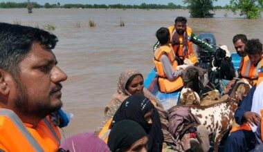 Pakistan: Rund vier Millionen Menschen von Fluten betroffen