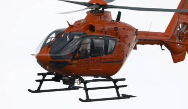 Schwerer Unfall: Drei Menschen verbrennen in E-Auto