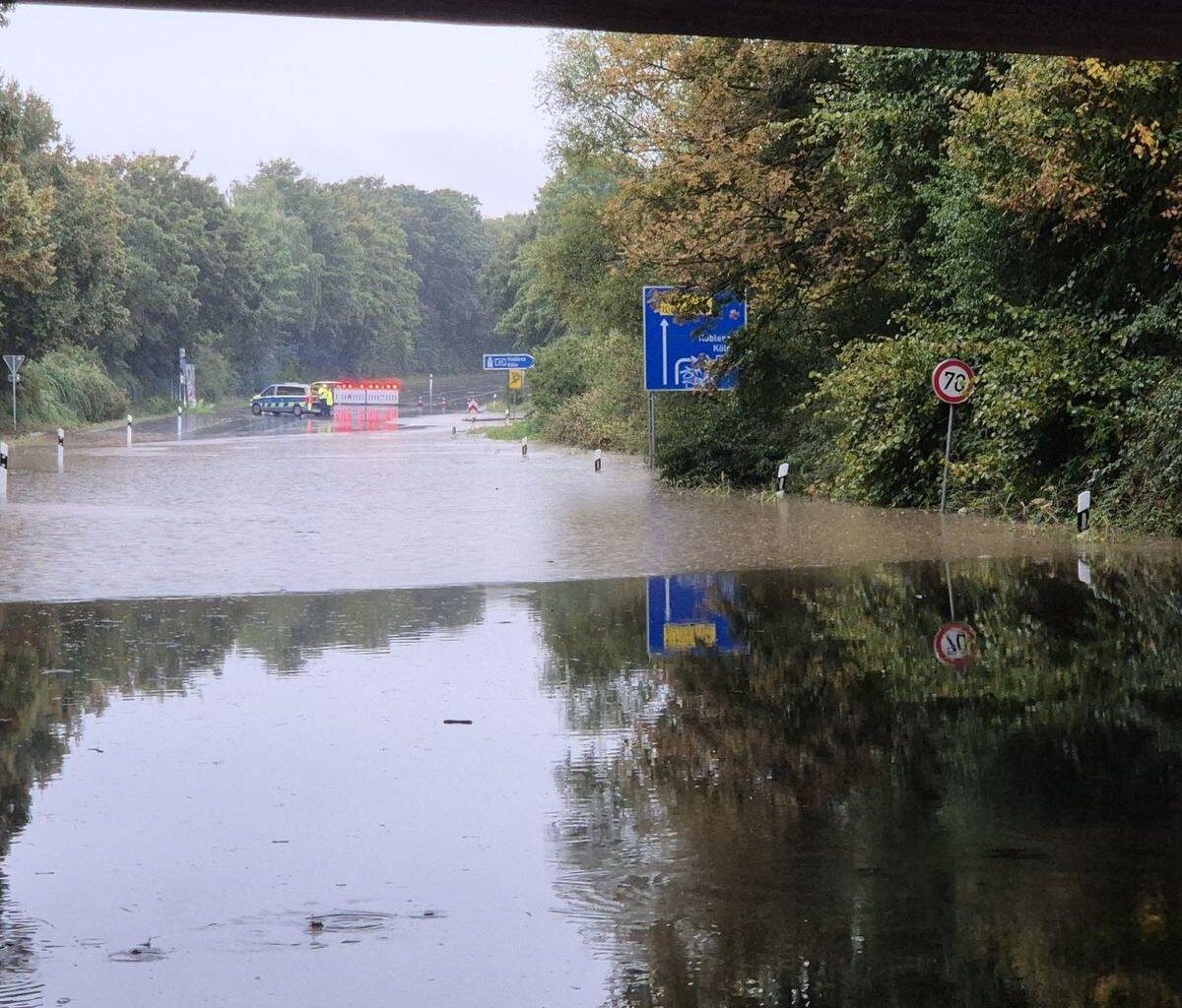 Starkregen überflutet Straßen und Keller im Westen