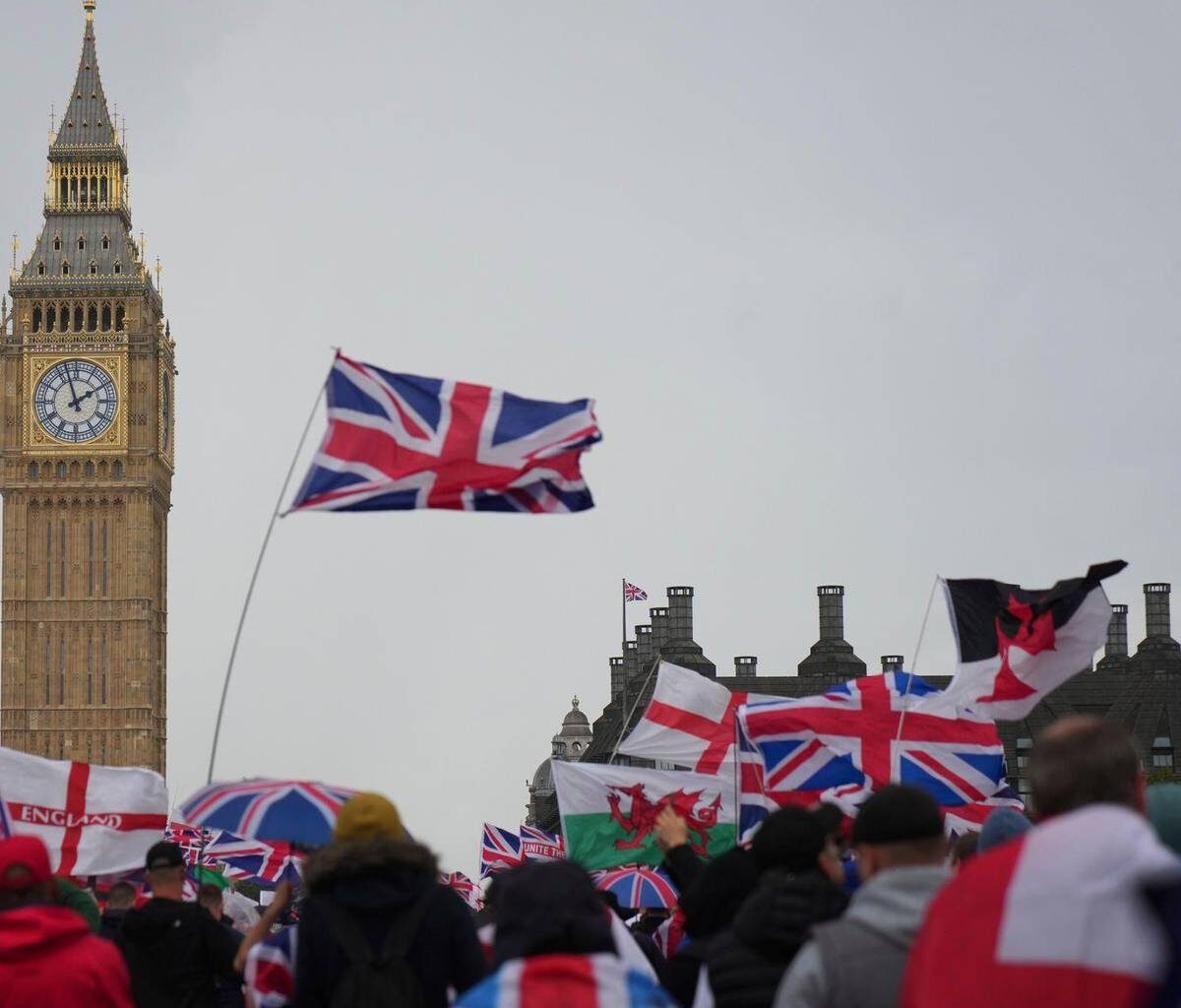 Rechte Großdemo in London: Zusammenstöße mit Polizei