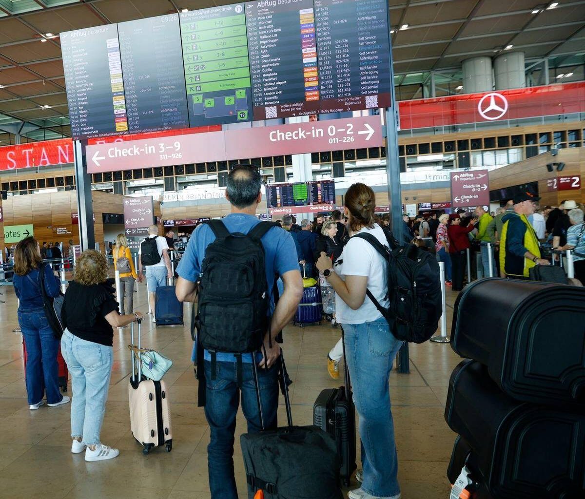 Weiter Flugausfälle nach Cyberangriff - Ursache unklar