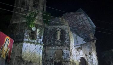 Starkes Erdbeben vor den Philippinen