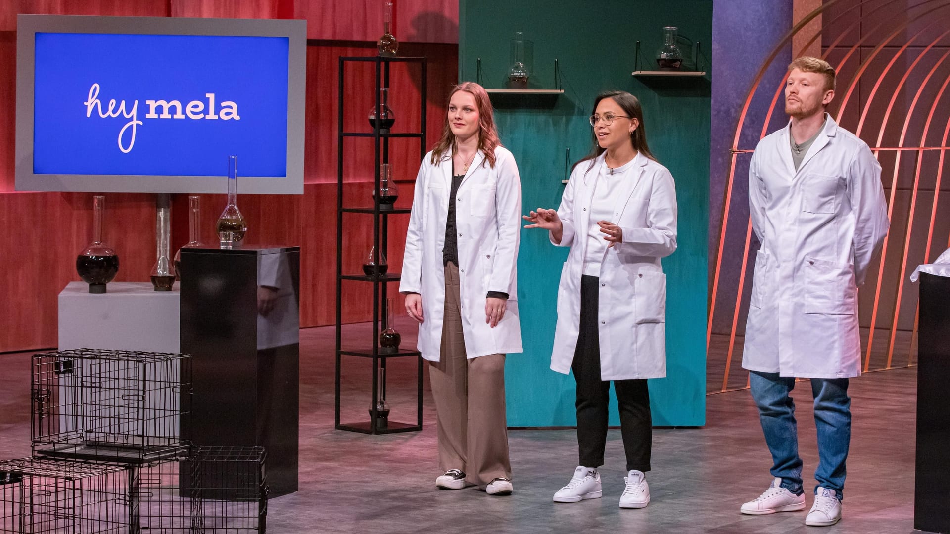 Dr. Alina Eilers (v.l.n.r.), Stephanie Pfeil-Coenen und Stanislaus Hans: In der Vox-Sendung "Die Höhle der Löwen" präsentierten sie einen veganen Schwangerschaftstest.