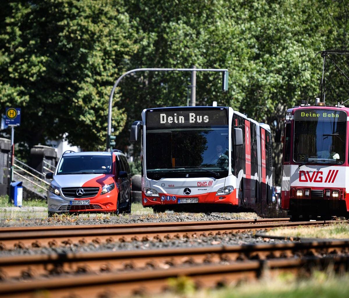Kinder übernehmen das Mikro bei der DVG