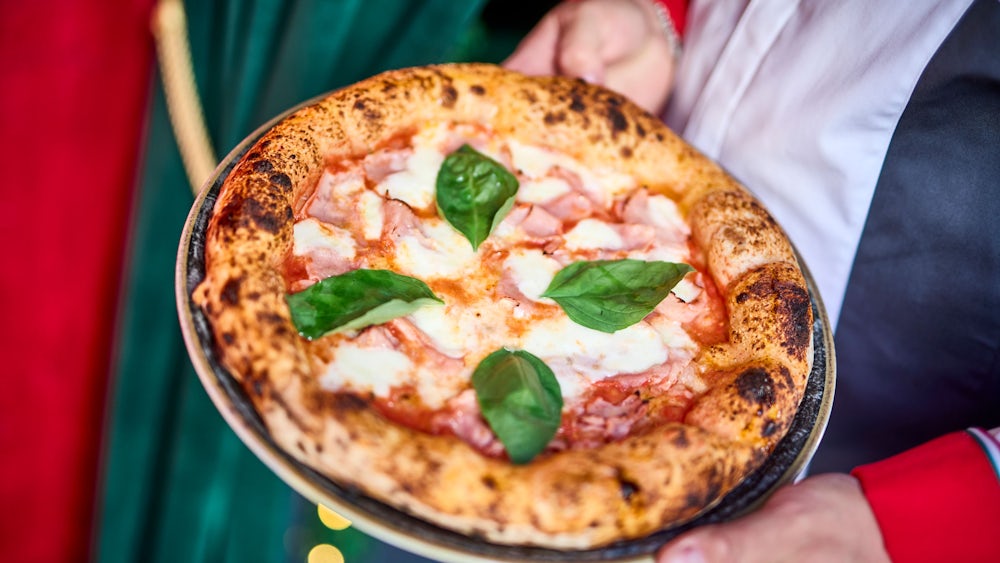 Eine der 50 besten Pizzen Europas gibt es im Calvello's – zumindest laut der italienischen Website „50 top Pizza“.