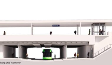 Grafik vom Querschnitt über zwei Ebenen: Oben eine überdachte Ebene, auf der Menschen stehen, an beiden Seiten führen Treppen in die untere Ebene, in der eine grüne Bahn steht.