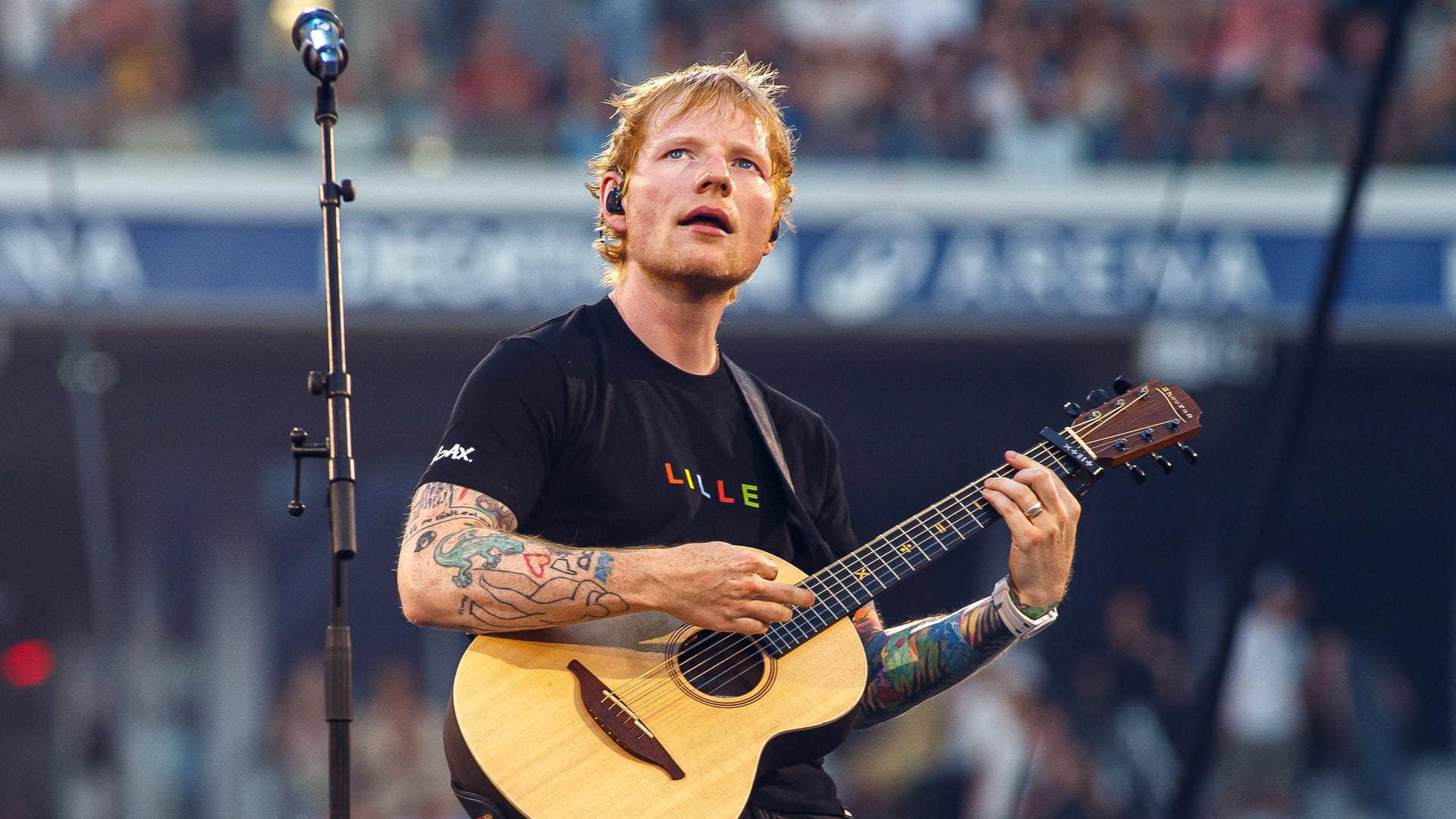 Ed Sheeran bei einem Konzert (Symbolfoto): Nach den Konzerten in Hamburg äußern sich Fans kritisch.