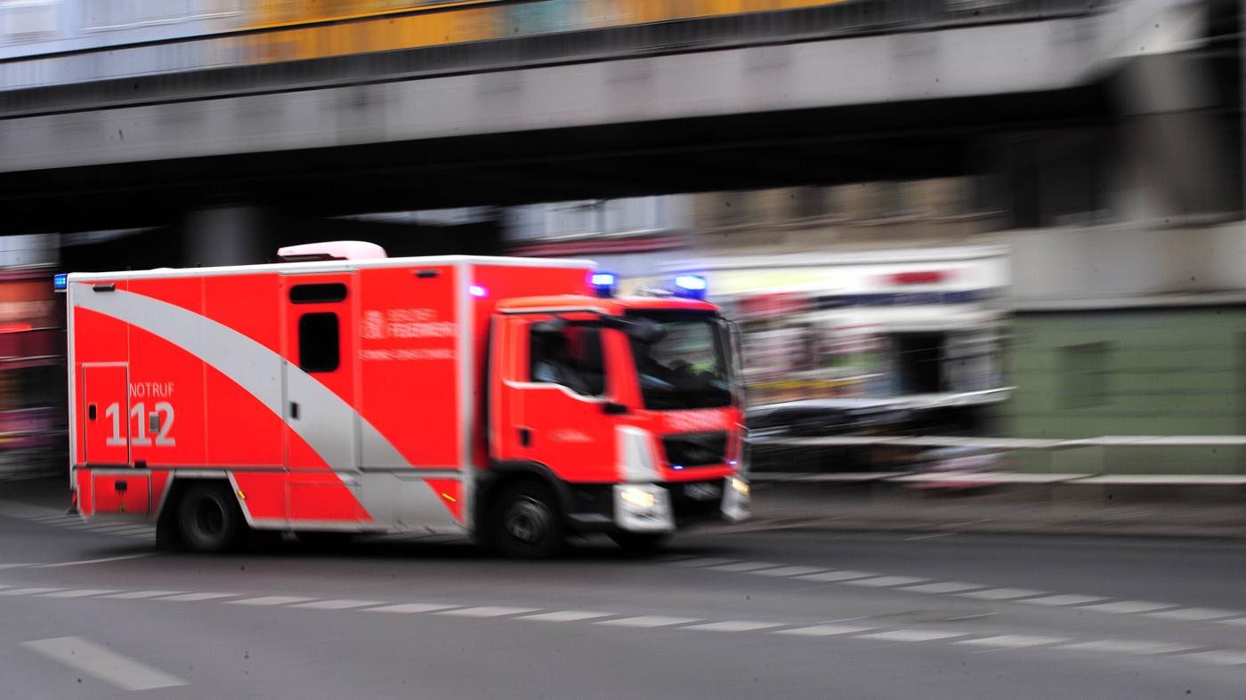 Drei Menschen bei Unfall in Berlin teils lebensgefährlich verletzt