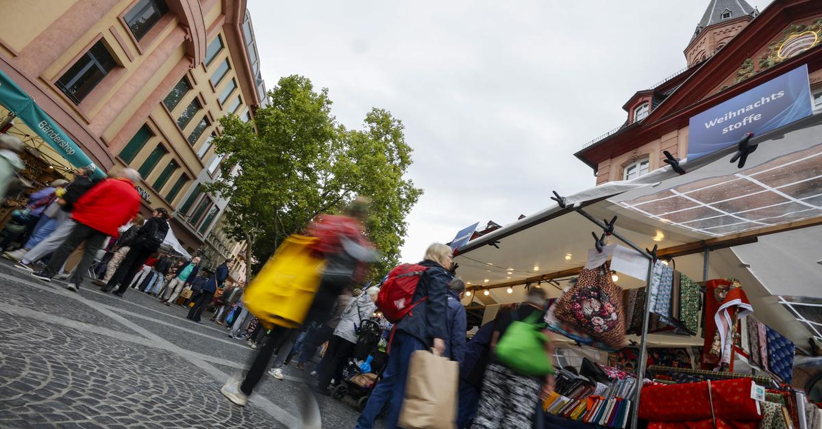 Verkaufsoffener Sonntag in Mainz: Trotz Regens viel Betrieb