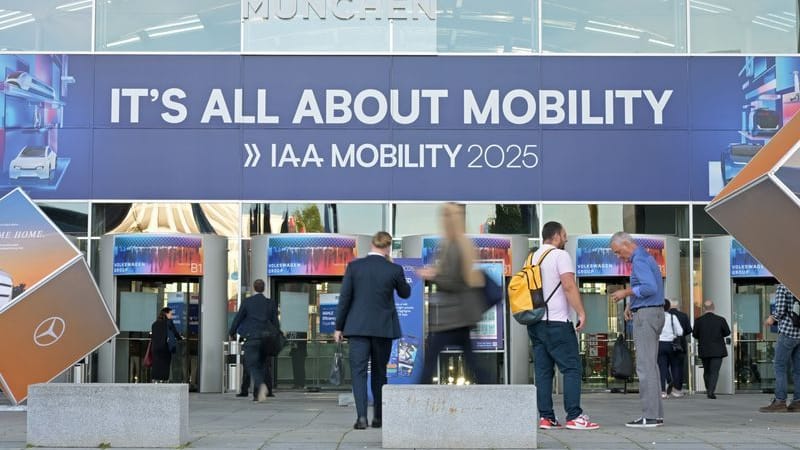 Eingang der Internationalen Automobil-Ausstellung: Die IAA Mobility 2025 findet vom 9. bis 14. September in München statt.