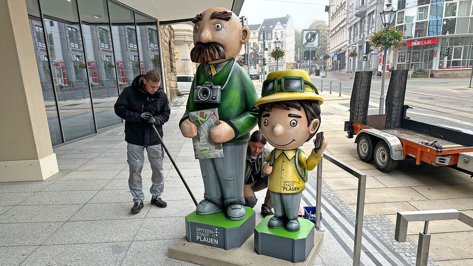 Kunst aus Kunststoff - Plauen bekommt neue Vater-Sohn-Figuren