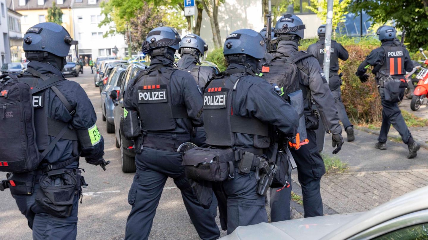 Die Polizei zog starke Kräfte an dem Berufskolleg in Essen zusammen