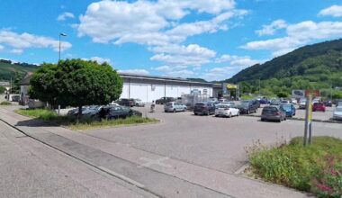 Auf Supermarkt-Parkplatz: 18-Jähriger fährt Kind (12) nach Streit tot | Regional