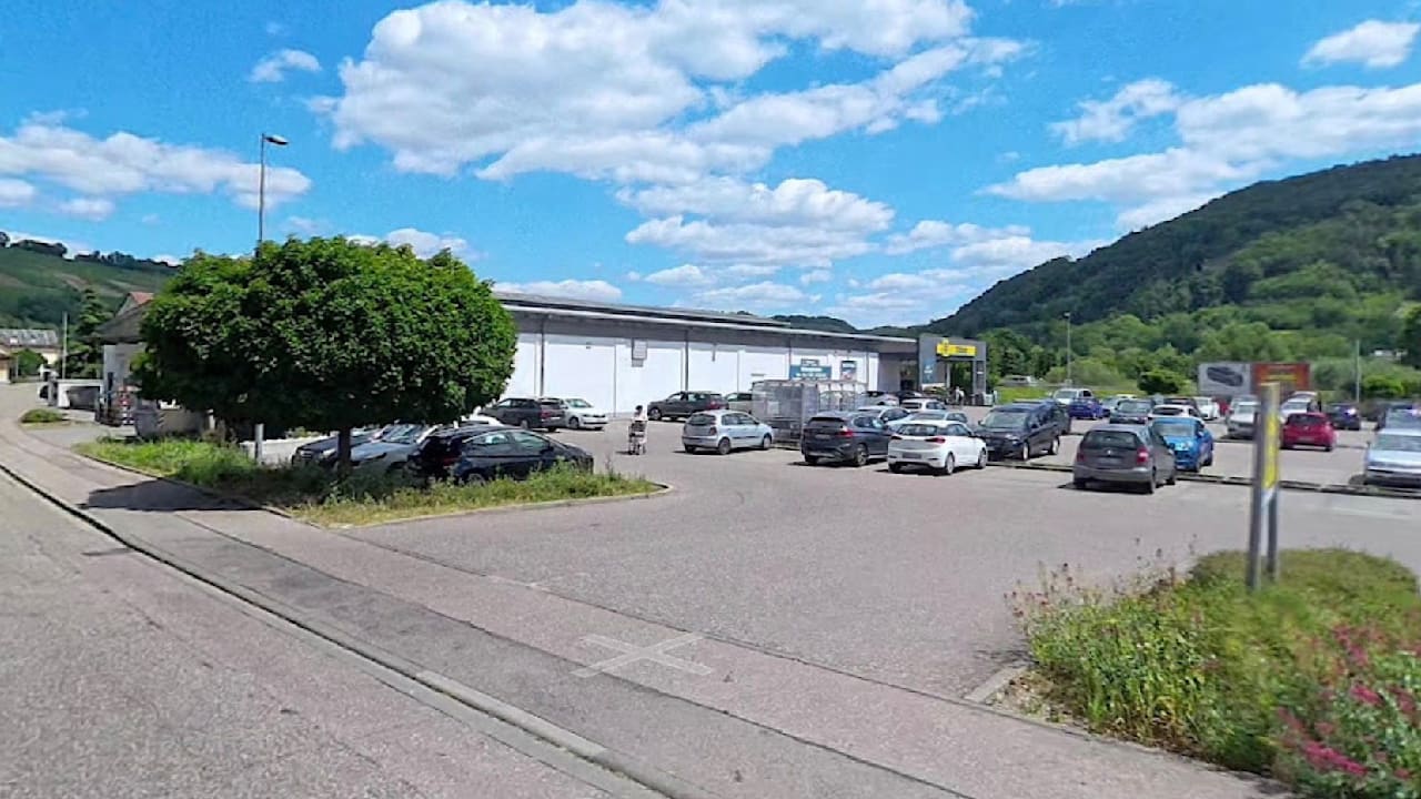 Auf Supermarkt-Parkplatz: 18-Jähriger fährt Kind (12) nach Streit tot | Regional