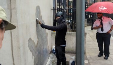 Schon wieder weg: Banksy-Gemälde wird ausradiert - BILD