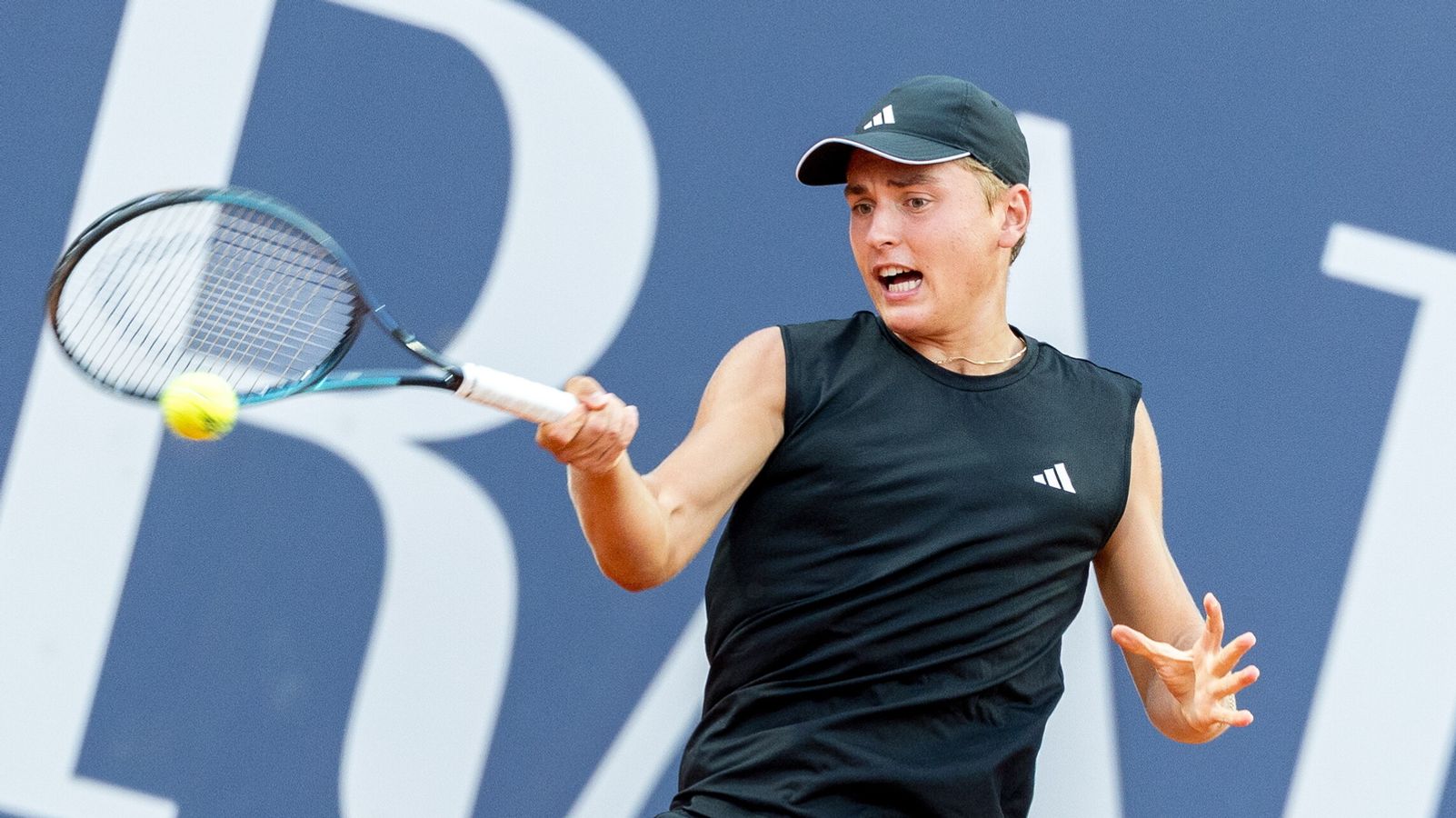 Erfolgreiche Davis-Cup-Premiere für Nürnberger Justin Engel