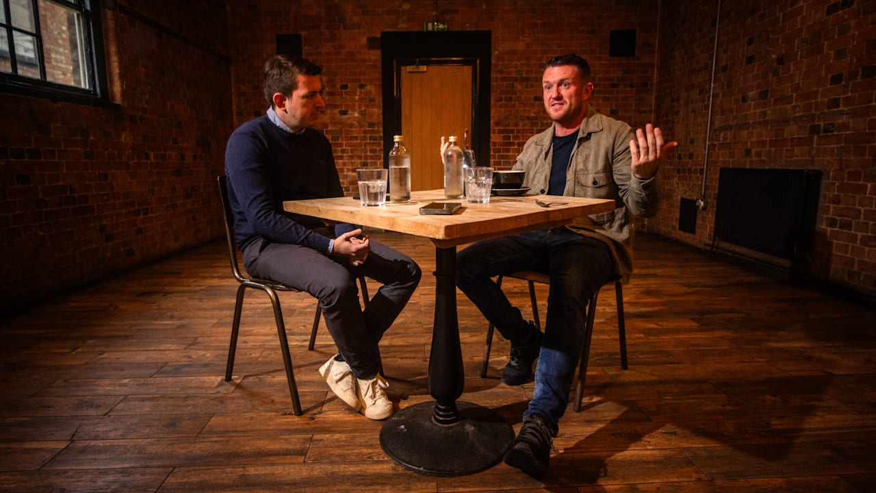 Tommy Robinson führt Marsch durch London: Briten protestieren | Politik