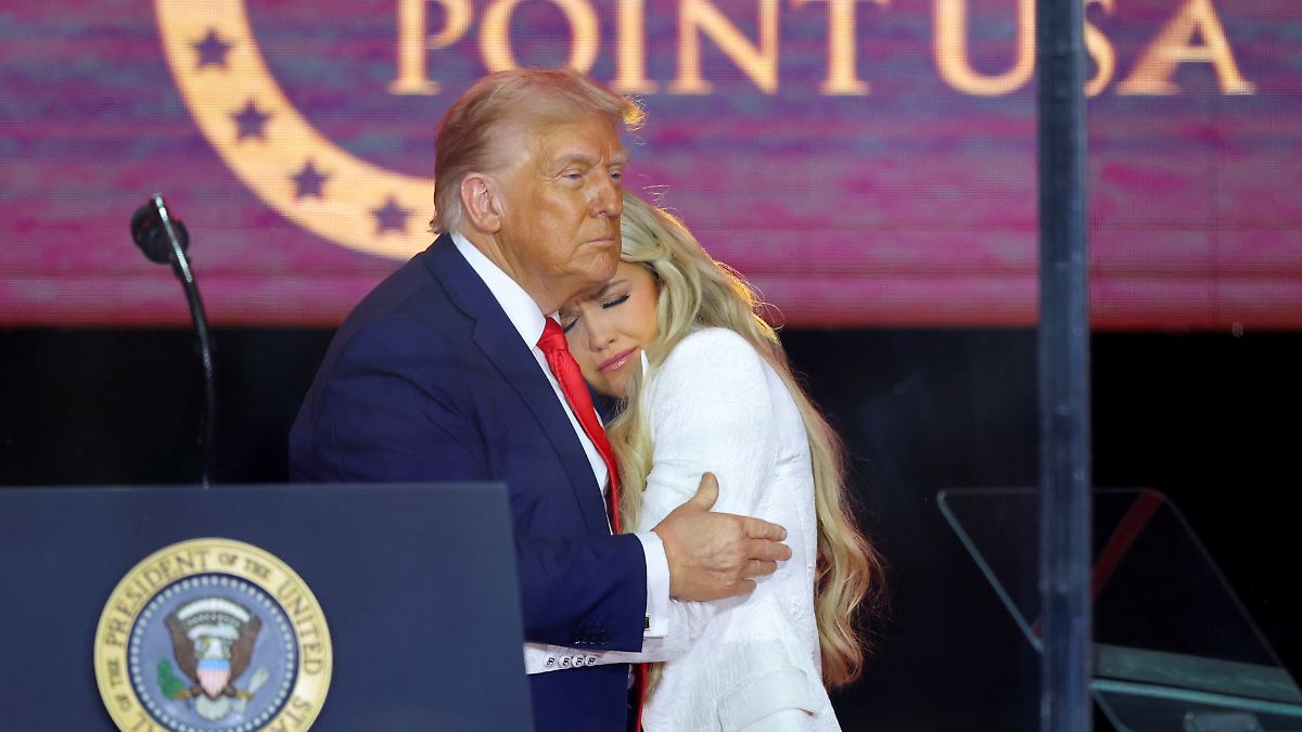 Trauerfeier für den "Märtyrer": Kirks Witwe vergibt dem Mörder - Trump bekennt sich zum Hass