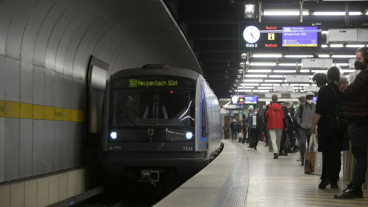 München: Mann randaliert in der U5 - München