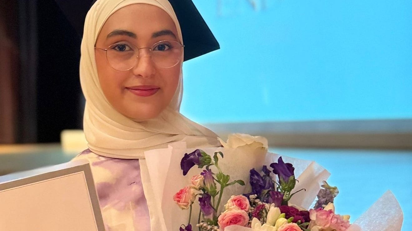 Farah Almashash Swed bei ihrer Abiturfeier in diesem Jahr (Archivfoto): "Selber Abitur? Das hab ich für unmöglich gehalten."