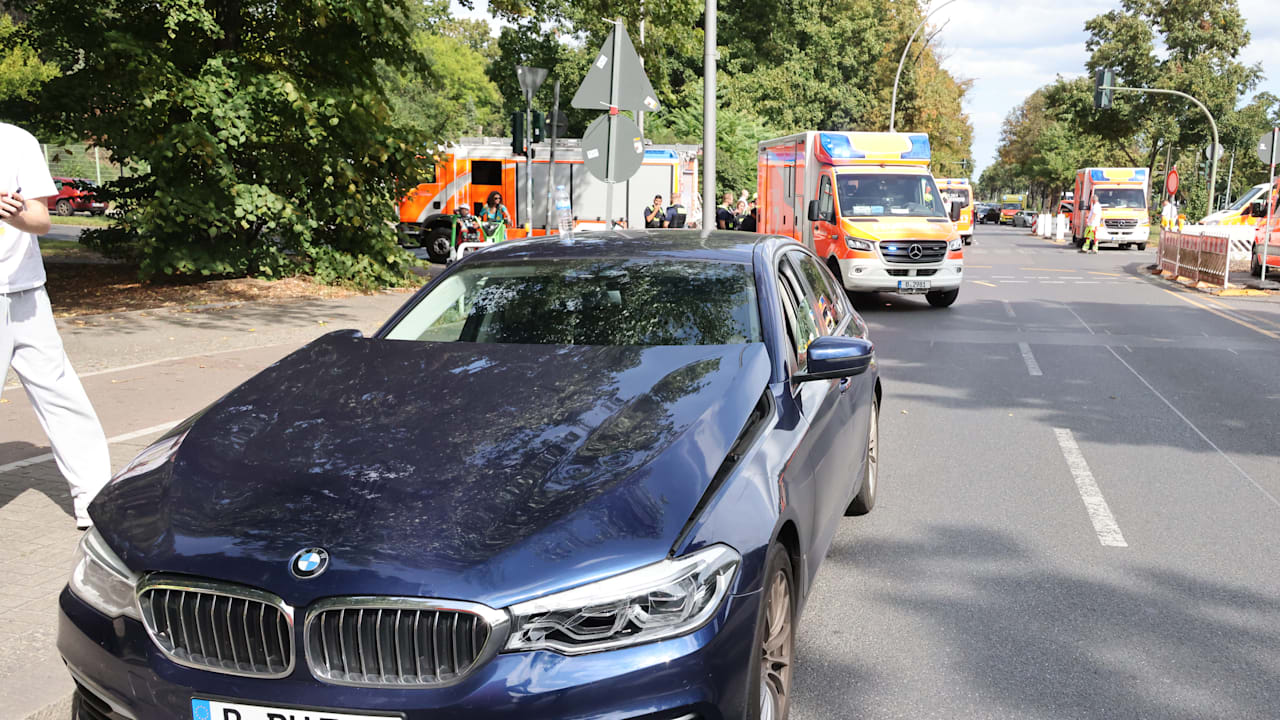 Berlin Wedding: BMW fährt in Kindergruppe | News