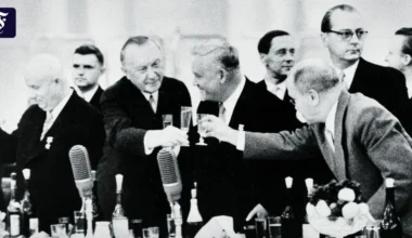 Besuch in Russland: Konrad Adenauer und die Diplomatie mit der Weinflasche