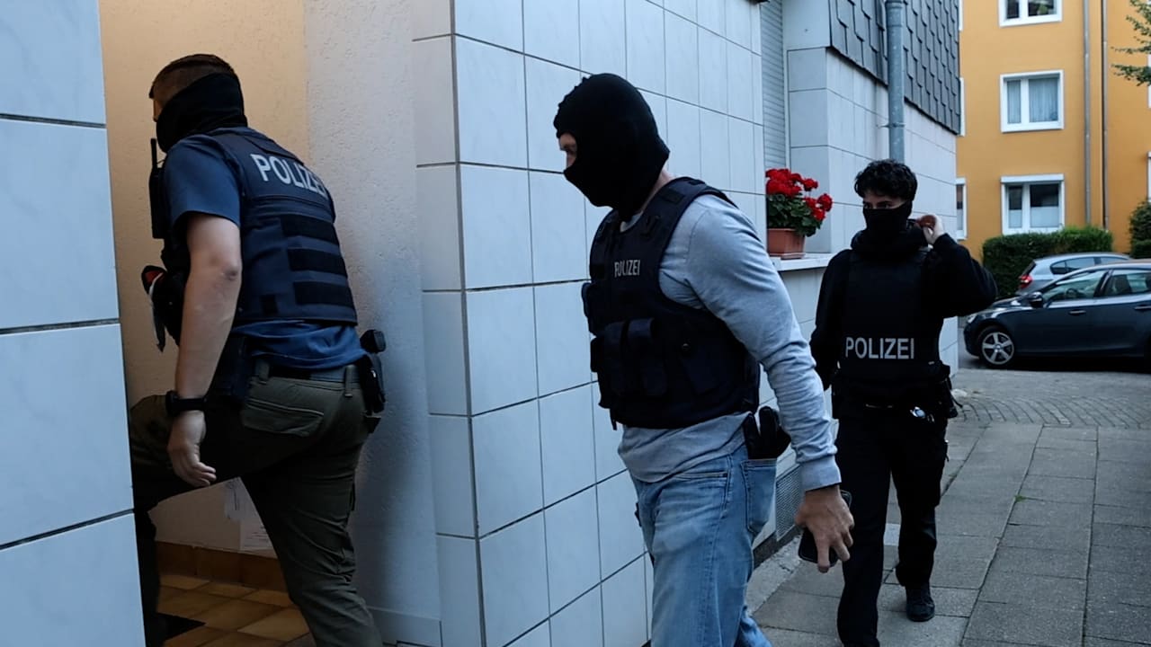 Islamist abgeschoben: Bosnier plante verheerenden Terror-Anschlag | Regional