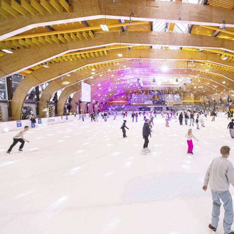 Eislaufsaison in Moers startet mit Disco und Ehemaligentreffen