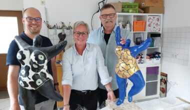 Erwachsene dürfen Kirnbacher Nana-Skulptur anfertigen