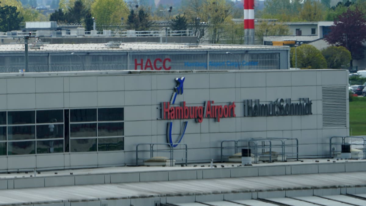 Hamburg: Mann droht vor Abschiebeflug mit Gewalt