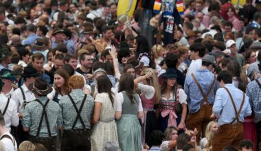 Wegen Überfüllung: Münchner Oktoberfest kurzzeitig geschlossen – „Menschen waren panisch, haben geschrien und geheult“