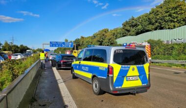 Stau auf A5 bei Karlsruhe in beide Fahrtrichtungen