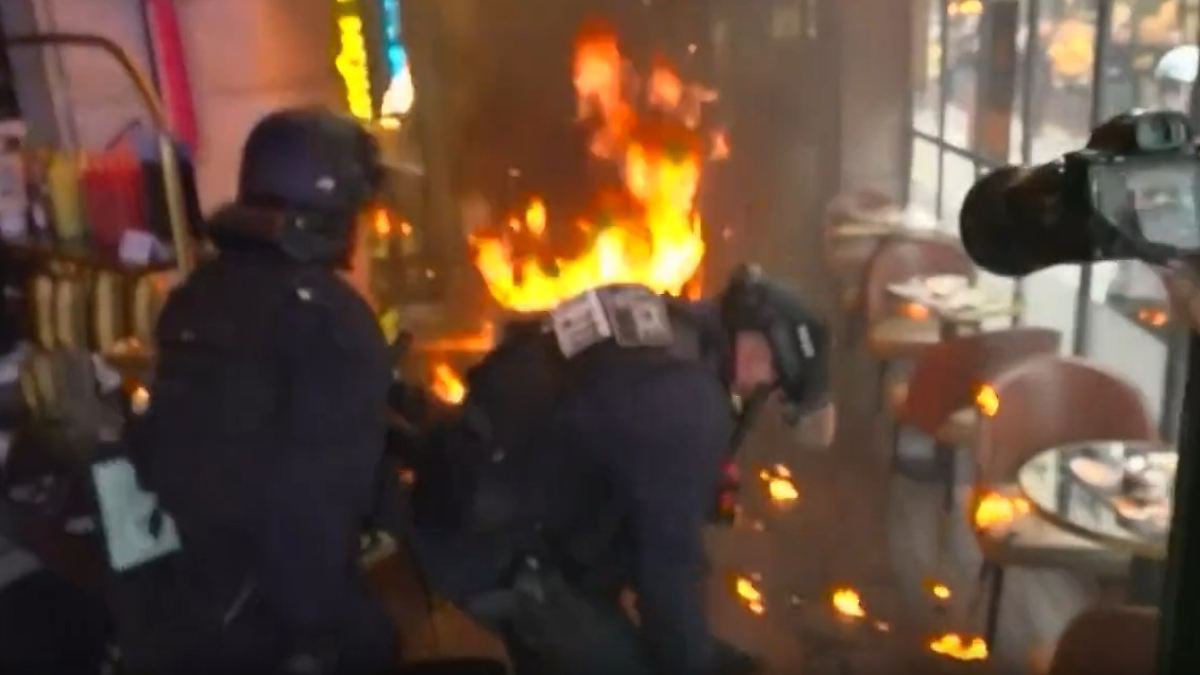 Krawalle quer durch Frankreich: Restaurant brennt lichterloh - Proteste erschüttern Paris