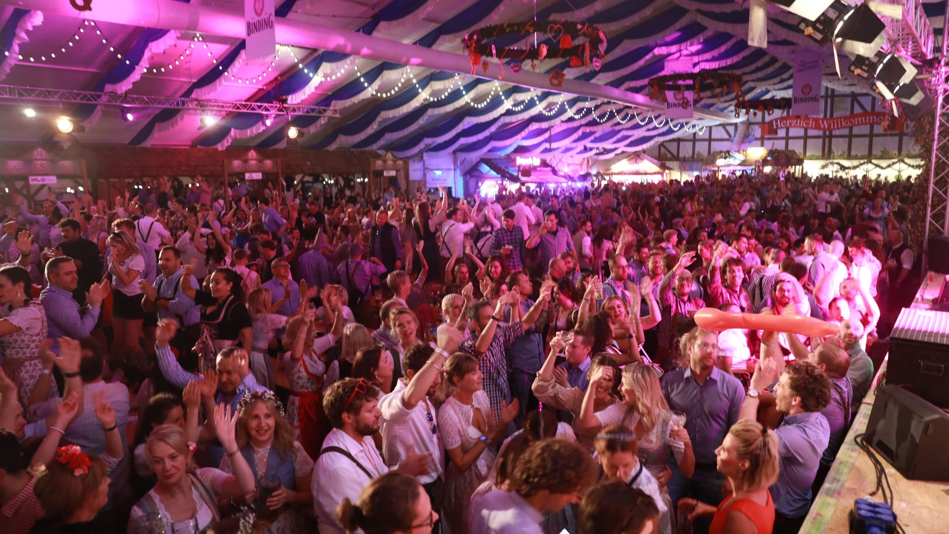 Frankfurt Oktoberfest (Archivfoto): Der Termin für die diesjährige Eröffnung musste verschoben werden.