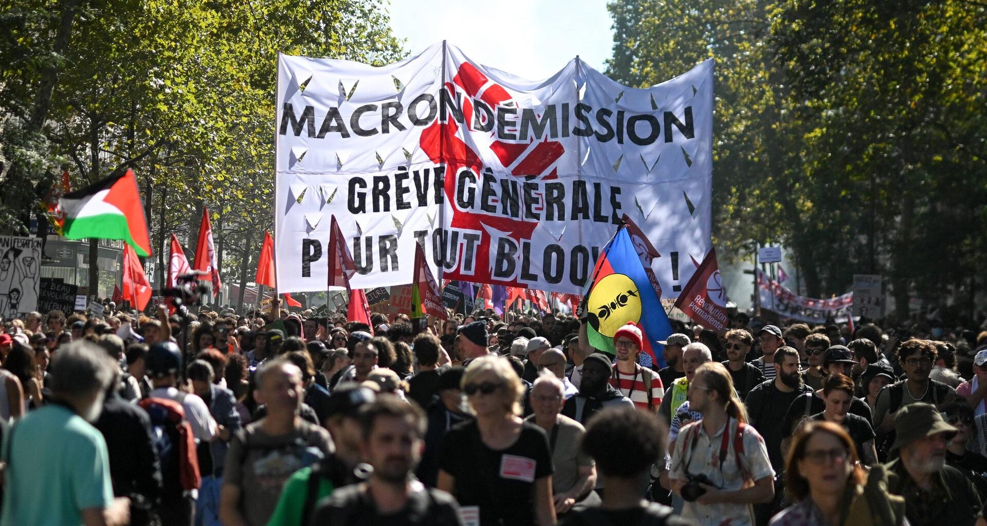 Demonstranten in Paris am 18. September 2025