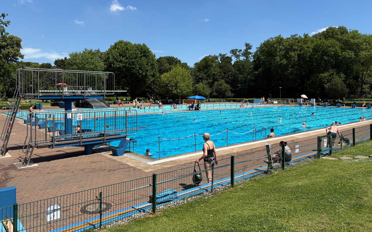 Das Freibad Homberg ist die richtige Adresse für alle die lieber ins Becken springen statt in den See.