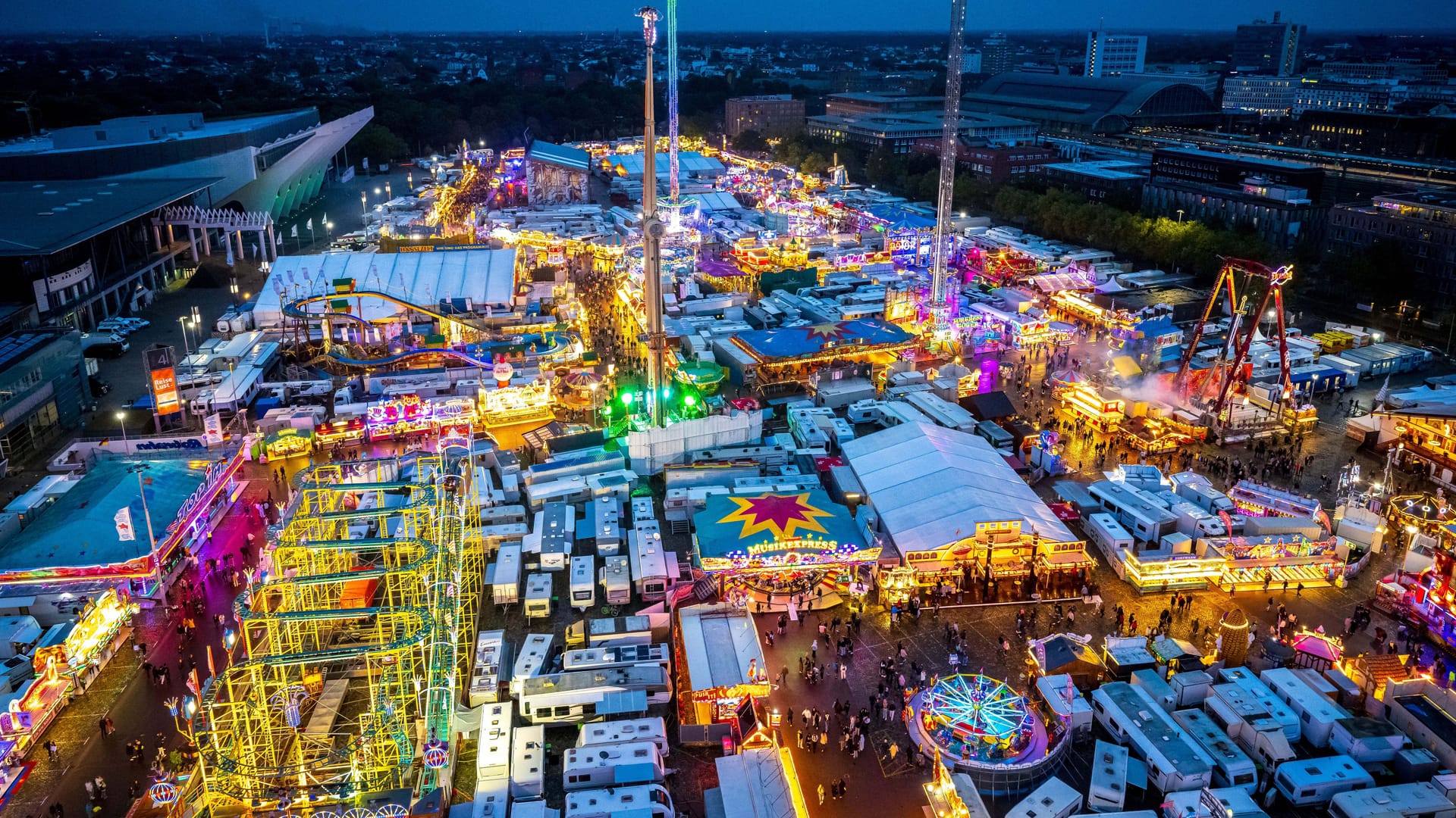 Freimarkt auf der Bürgerweide in Bremen von oben.